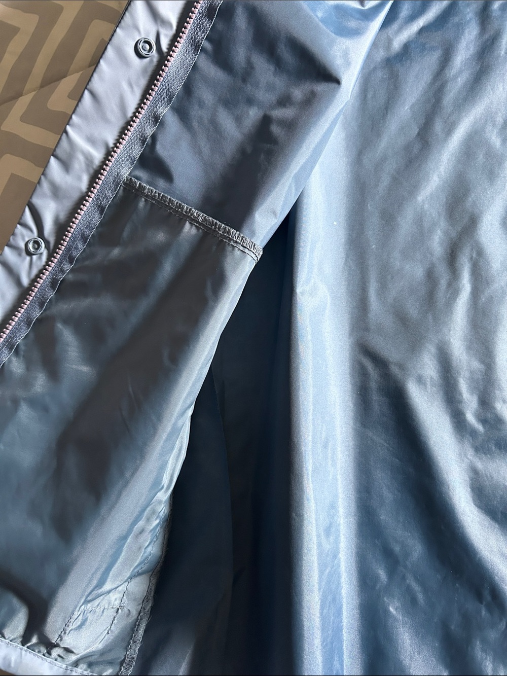 Gorgeous Columbia true rain jacket with hood💙 - Picture 5 of 6